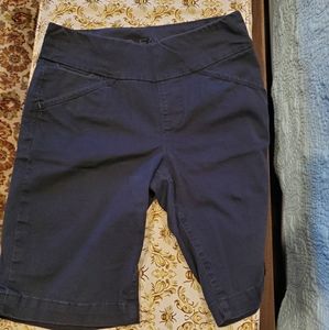 Classic fit women's JAG shorts